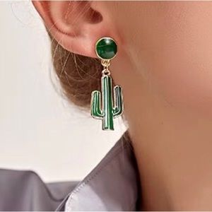 Earrings green plant pattern